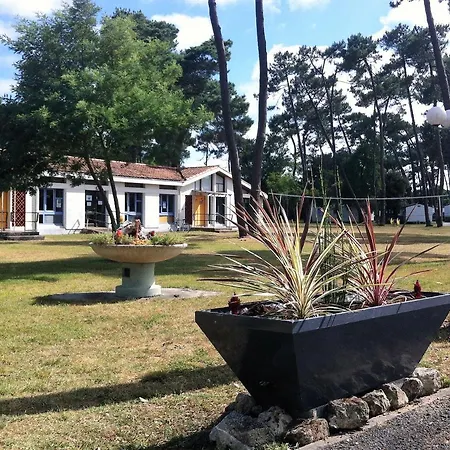 Sous Les Pins 4*