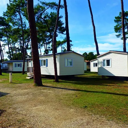База відпочинку Sous Les Pins 4*
