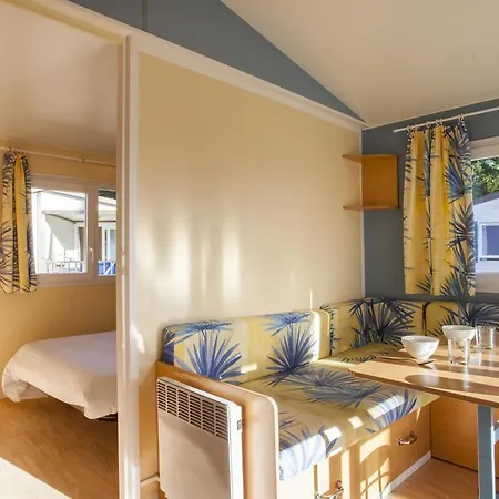 База відпочинку Sous Les Pins 4*