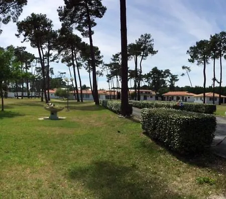 Sous Les Pins База відпочинку