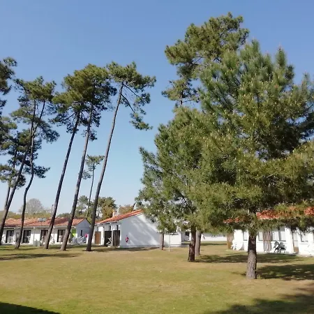 Sous Les Pins База відпочинку