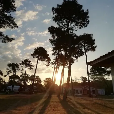 Sous Les Pins База відпочинку 4*